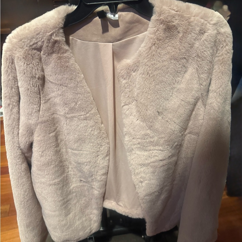 Elegant H&M Faux Fur Jacket in blush